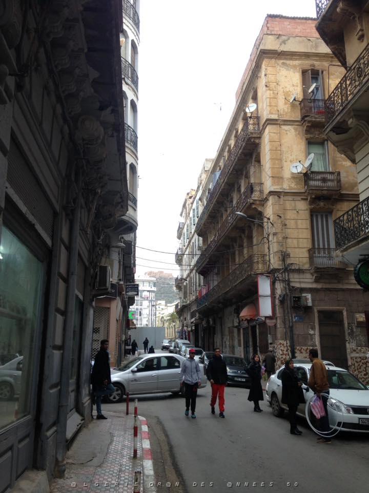 ORAN rue de l'hotel de ville , en allant vers la Place d'Armes ..jpg